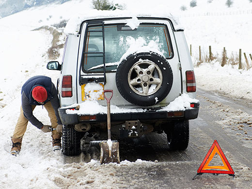 What to Keep in Your Trunk During the Winter