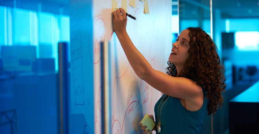 A women explaining about something on white board