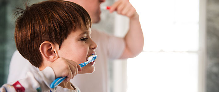 Child brushing healthy teeth